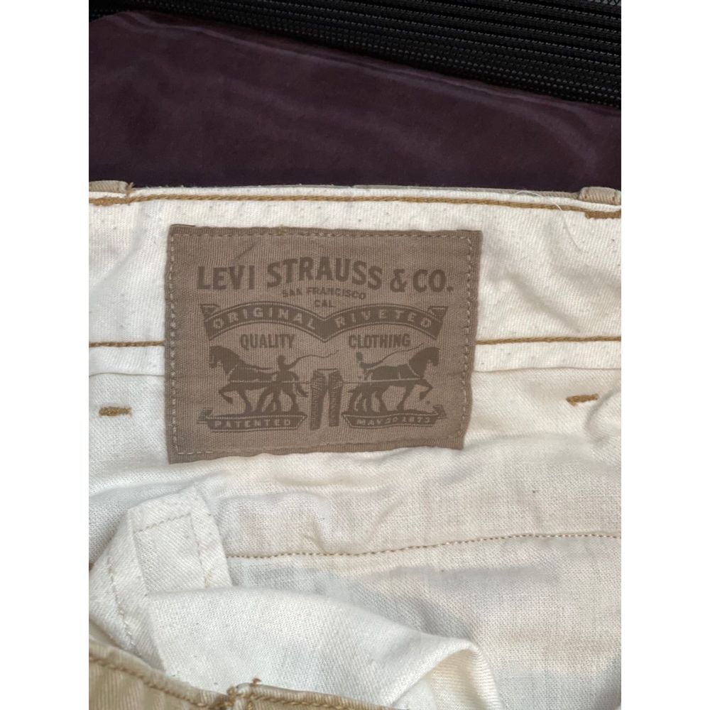 Mens Levi’s khakis 32x32
